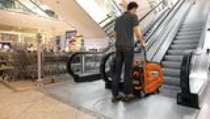 Roltrapreiniger_in_gebruik (Boels).jpg